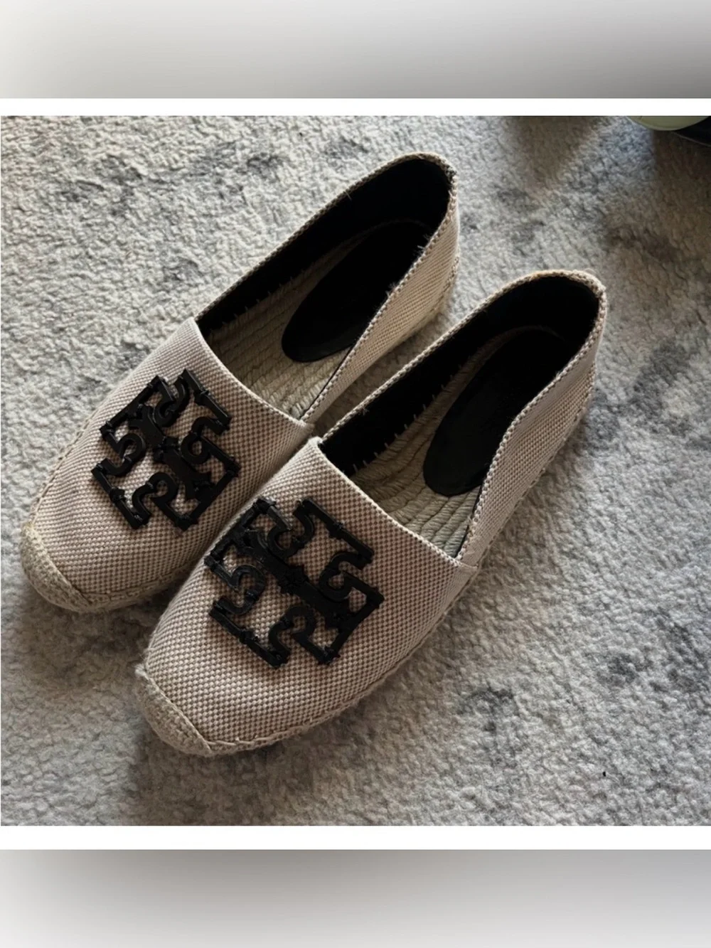 Tory Burch Elegant espadrilles with a black logo accent